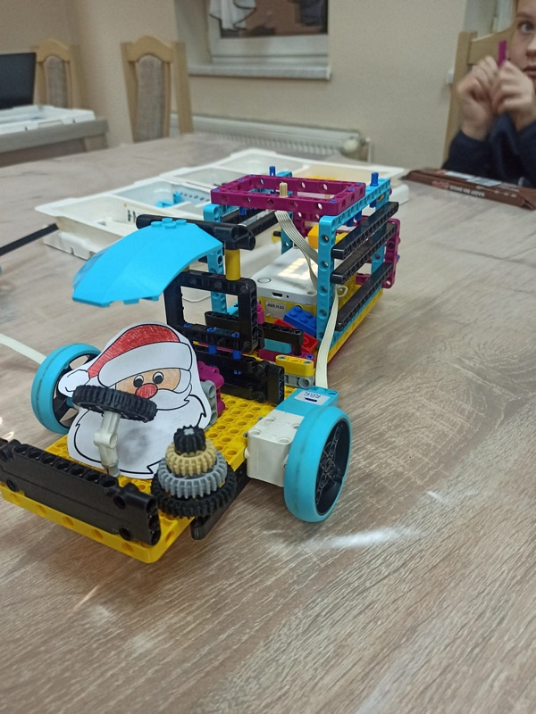 Relacja Mikołajkowych Warsztatów z LEGO Robotyki w Gminie Pawłosiów- nowoczesna edukacja w świątecznej odsłonie!