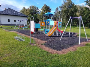 Zadanie: Budowa placu zabaw w Cieszacinie Wielkim