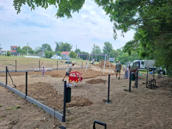 NOWY PLAC ZABAW W MALENISKACH