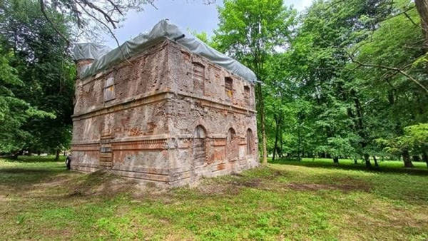 Wykonanie robót zabezpieczających Dworu w Cieszacinie Wielkim