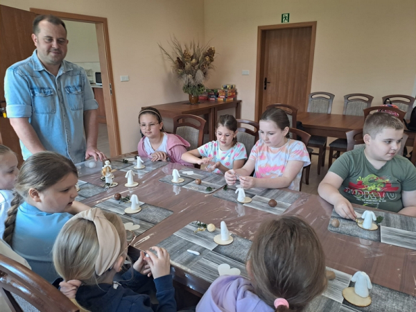 Kreatywne warsztaty z Modeliną - Komunijne figurki. Cieszacin Wielki - 22.04.2025 r.