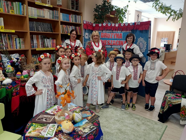 „MŁODZI W AKCJI” W FILII W GMINNEJ BIBLIOTECE PUBLICZNEJ  W CIESZACINIE WIELKIM