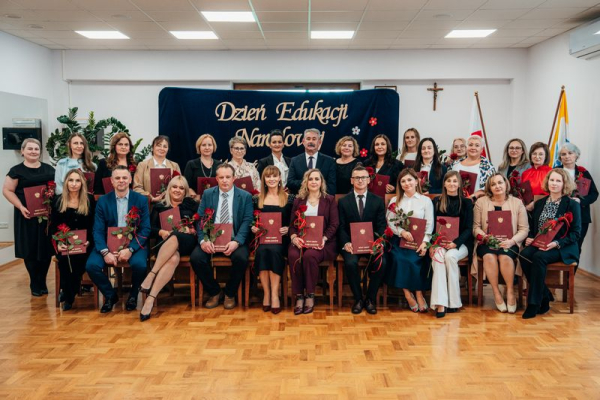Wyróżnienia dla dyrektorów i nauczycieli